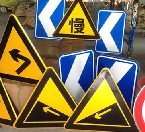 河池标识标牌中颜色的确定是很重要的。